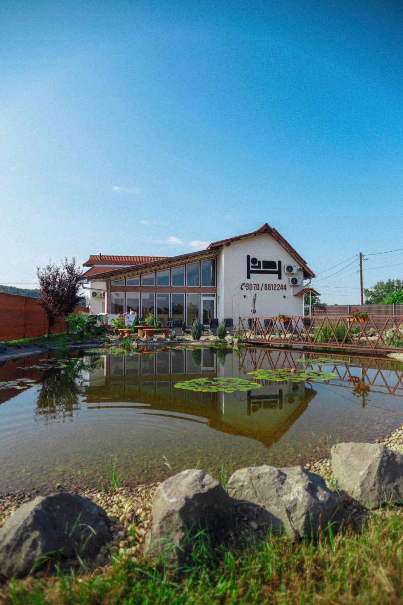 Megnyugtat-Lak Apartmanhaz Demjén Exterior foto